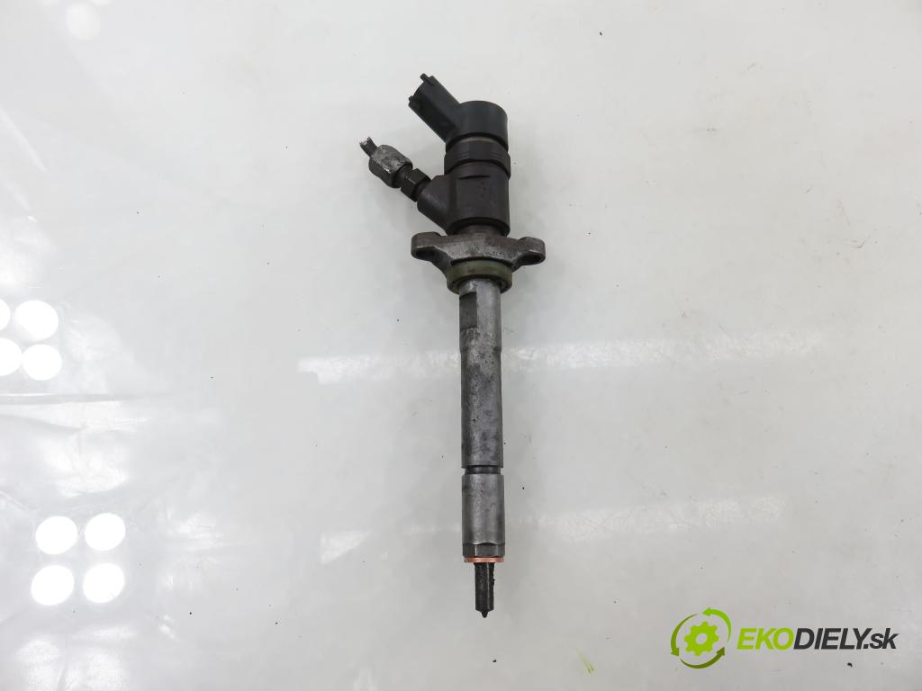 CITROEN C4 I (LC_) HB 2005 66,00 1.6 HDi - 9HX (DV6ATED4) 1560,00 vstřikovač 0445110239 (Vstřikovač paliva)