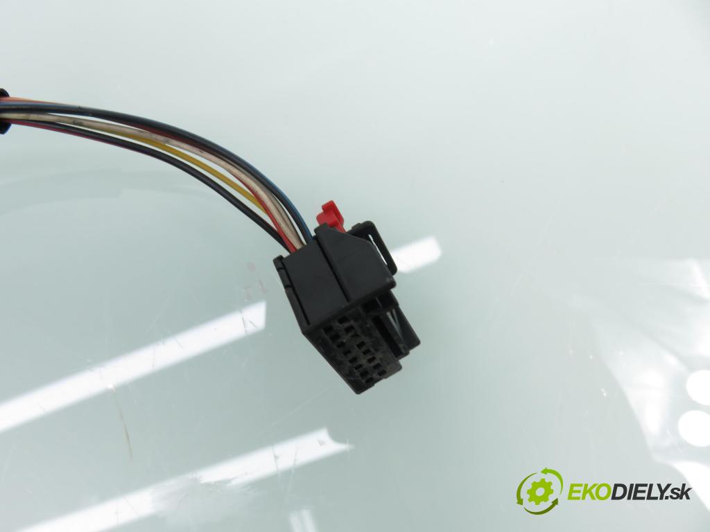 VW PASSAT B6 Variant (3C5) KOMBI 2006 103,00 2.0 TDI PD 8V 140 - BMP 1968,00 Spätné zrkadlo 3C0857934