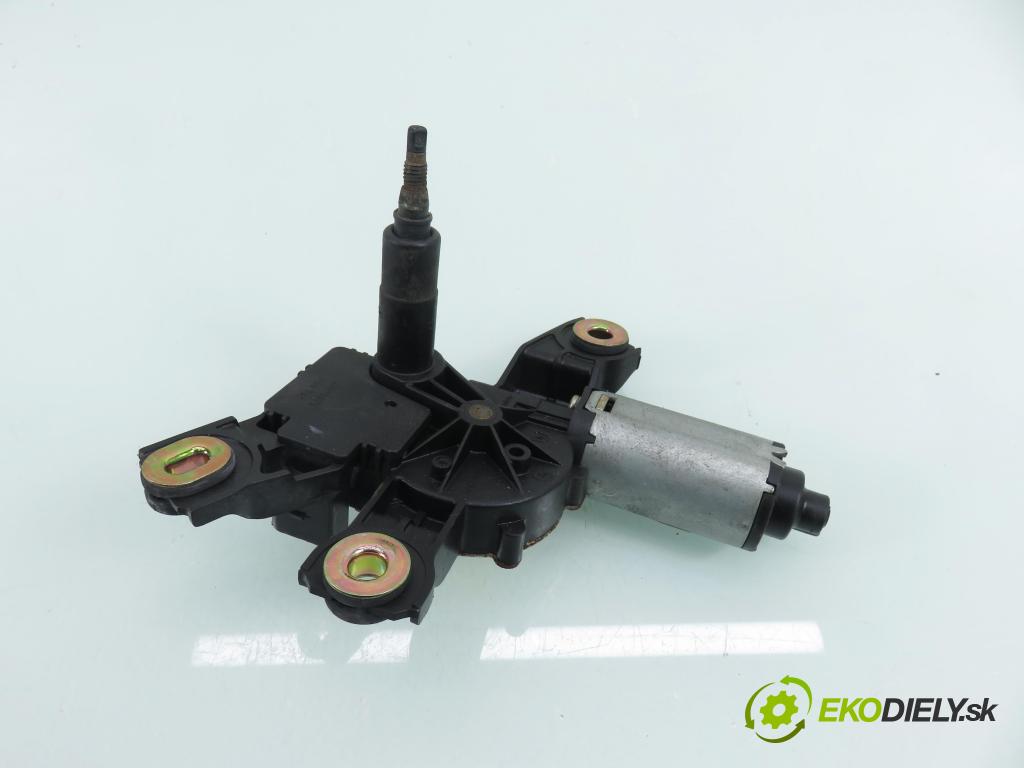 VW PASSAT B6 Variant (3C5) KOMBI 2006 103,00 2.0 TDI PD 8V 140 - BMP 1968,00 Motorček stierače zadné 3C9955711