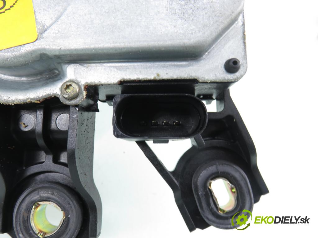 VW PASSAT B6 Variant (3C5) KOMBI 2006 103,00 2.0 TDI PD 8V 140 - BMP 1968,00 Motorček stierače zadné 3C9955711