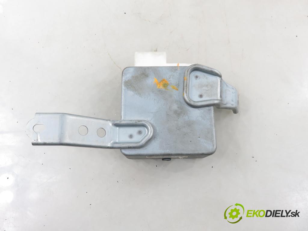 TOYOTA YARIS (_P1_) HB 2004 50,00 1.0 VVT- i 68 - 1SZ-FE 998,00 SLOUPEC / PODPORA elektrický 6900000472 ; 452000D031 ; 896500D030