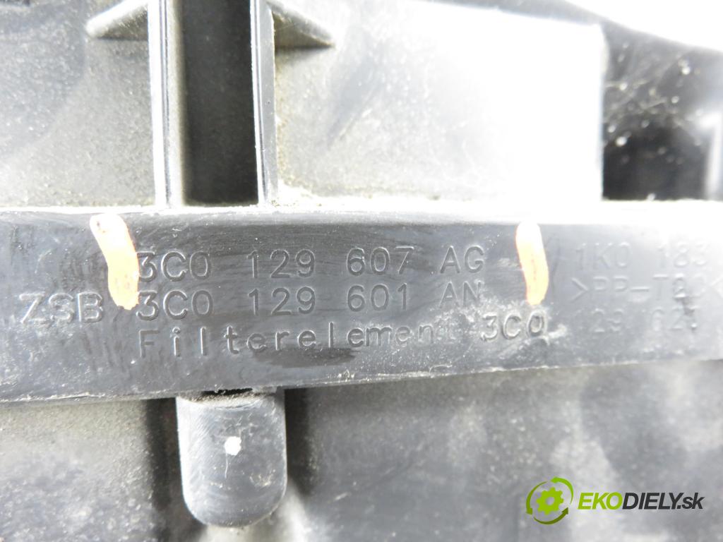 VW PASSAT B6 Variant (3C5) KOMBI 2006 103,00 2.0 TDI PD 8V 140 - BMP 1968,00 Obal filtra vzduchu 3C0129607AG (Obal vzduchového filtra)