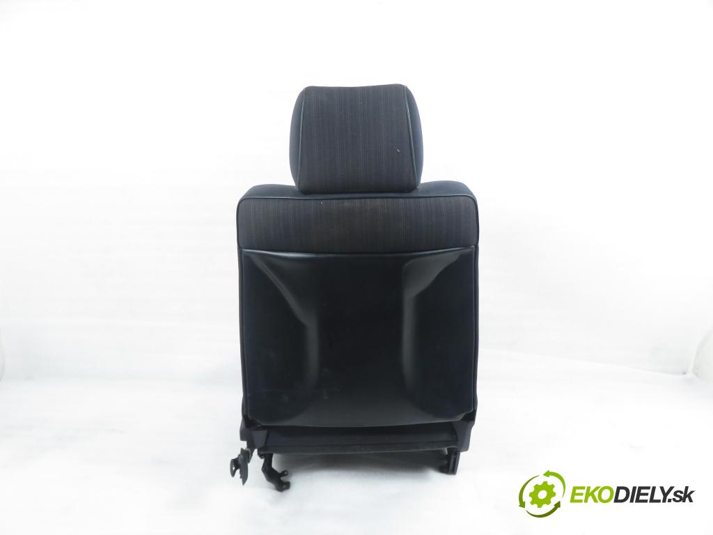 MERCEDES-BENZ Sedan (W124) SEDAN 1988 53,00 200 D (124.120) 72 - OM 601.912 1997,00 Sedadlo CESTUJÚCI/PP