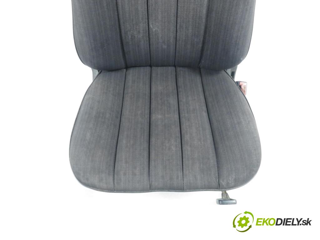 MERCEDES-BENZ Sedan (W124) SEDAN 1988 53,00 200 D (124.120) 72 - OM 601.912 1997,00 Sedadlo CESTUJÚCI/PP