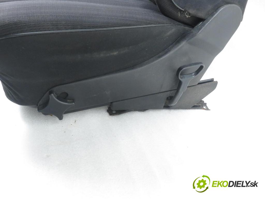 MERCEDES-BENZ Sedan (W124) SEDAN 1988 53,00 200 D (124.120) 72 - OM 601.912 1997,00 Sedadlo šoféri