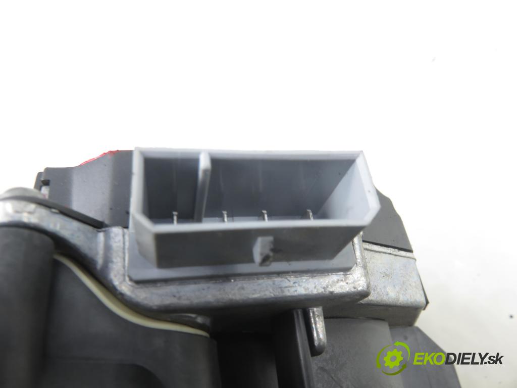 OPEL VECTRA C (Z02) KOMBI 2004 110,00 1.9 CDTI - Z 19 DTH 1910,00 Ventilátor vetráku 985852T