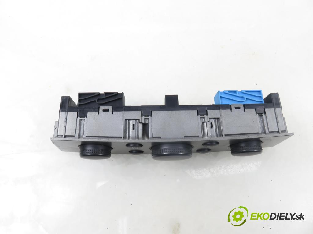 OPEL VECTRA C (Z02) KOMBI 2004 110,00 1.9 CDTI - Z 19 DTH 1910,00 Panel kúrenia KLIMATIZACE: 13138198