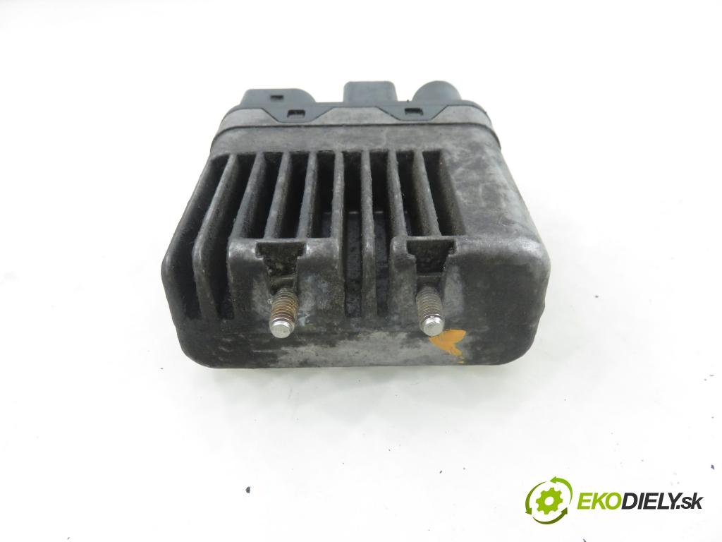 VW TRANSPORTER V Skrzynia (7HA, 7HH, 7EA, 7EH) FURGON 2005 77,00 1.9 TDI PD 105 - AXB 1896,00 řídící jednotka VENTILÁTORY