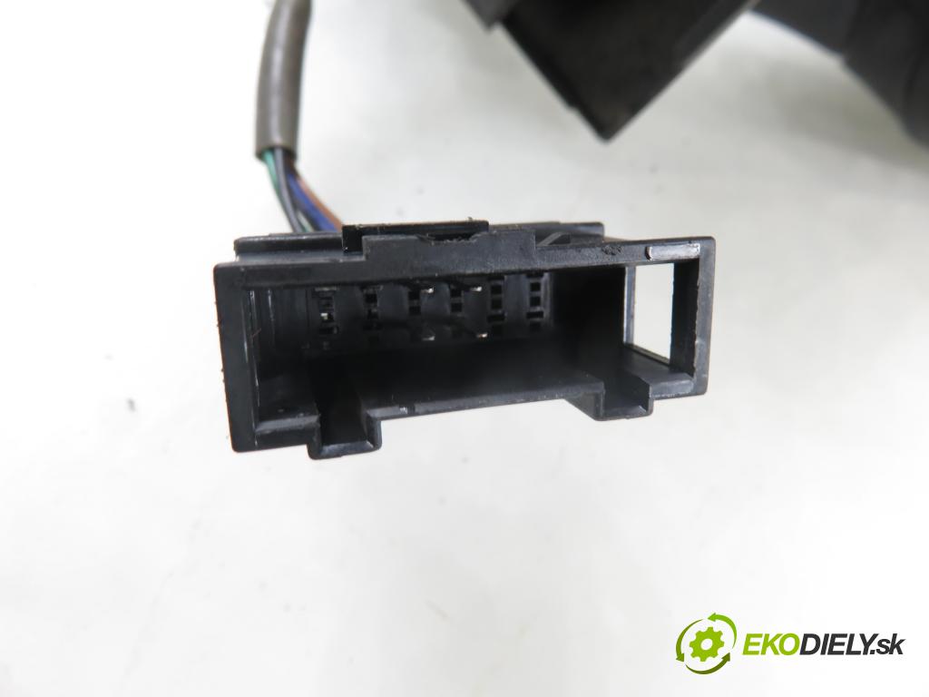 SKODA FABIA I SEDAN (6Y3) SEDAN 2005 47,00 1.2 12V 64 - BME 1198,00 Spätné zrkadlo