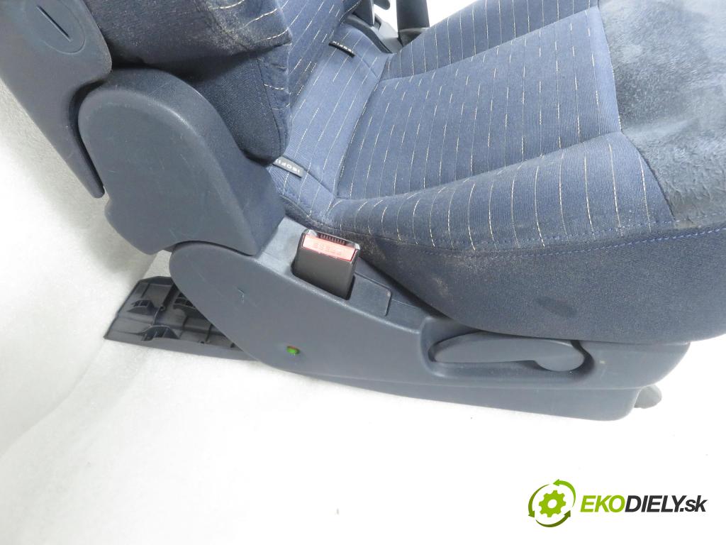 RENAULT ESPACE IV (JK0/1_) MINIVAN 2004 85,00 1.9 dCi 116 - F9Q 820 1870,00 Sedadlo 3 rad pravy