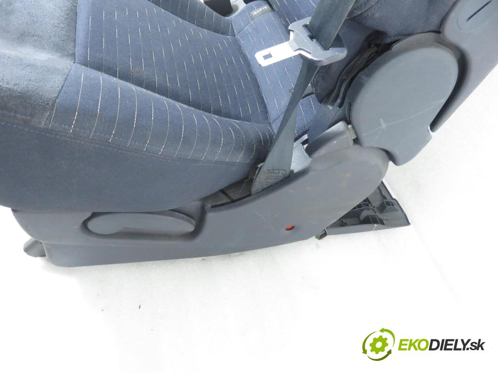 RENAULT ESPACE IV (JK0/1_) MINIVAN 2004 85,00 1.9 dCi 116 - F9Q 820 1870,00 Sedadlo 3 rad pravy