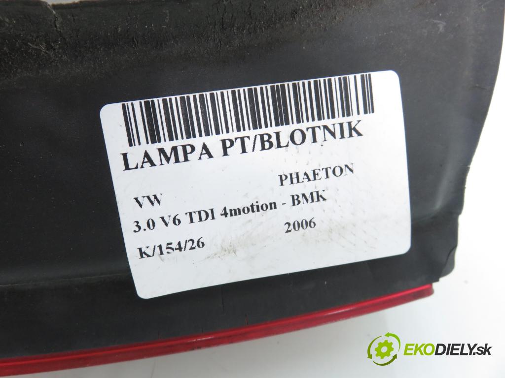 VW PHAETON (3D1, 3D2, 3D3, 3D4, 3D6, 3D7, 3D8, 3D9) SEDAN 2006 165,00 3.0 TDI 2967,00 světlo pravé zadní 