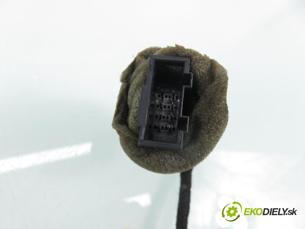 VW PHAETON (3D1, 3D2, 3D3, 3D4, 3D6, 3D7, 3D8, 3D9) SEDAN 2006 165,00 3.0 TDI 2967,00 Snímač Za súmraku: 3D0907527 ; 6PT00830400