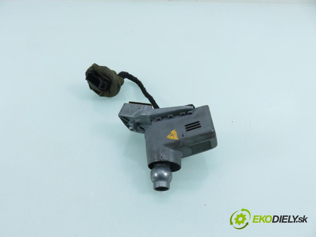 VW PHAETON (3D1, 3D2, 3D3, 3D4, 3D6, 3D7, 3D8, 3D9) SEDAN 2006 165,00 3.0 TDI 2967,00 Snímač Za súmraku: 3D0907527 ; 6PT00830400