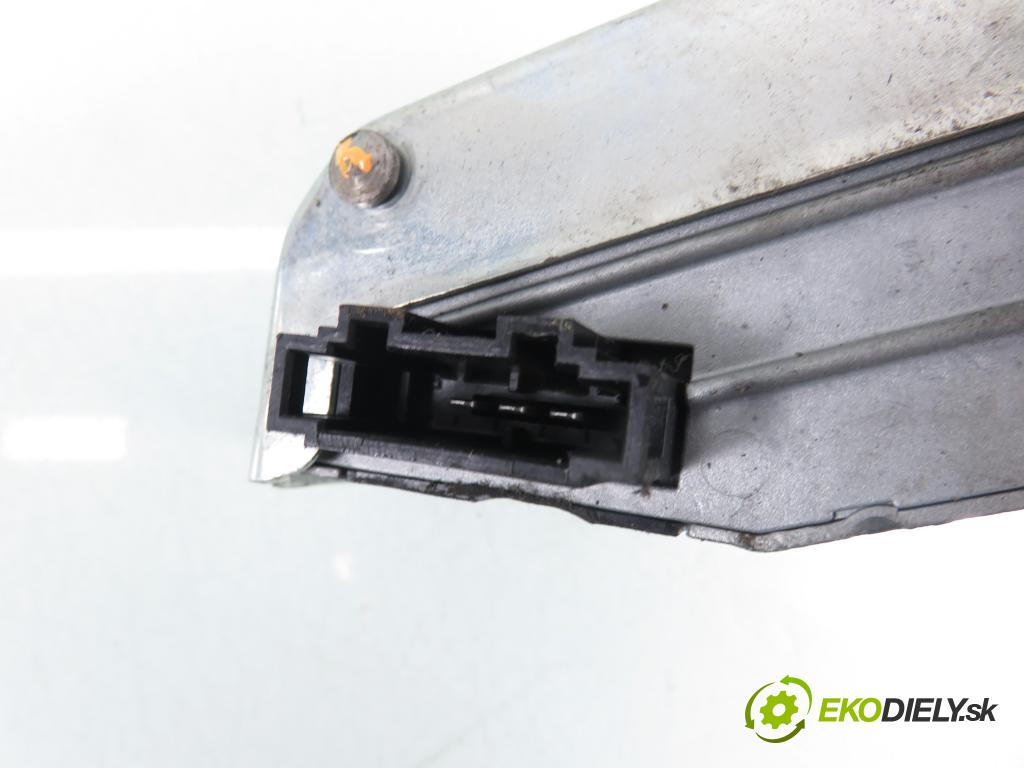 VW PHAETON (3D1, 3D2, 3D3, 3D4, 3D6, 3D7, 3D8, 3D9) SEDAN 2006 165,00 3.0 TDI 2967,00 blokáda tyče volantu 4E0905852D