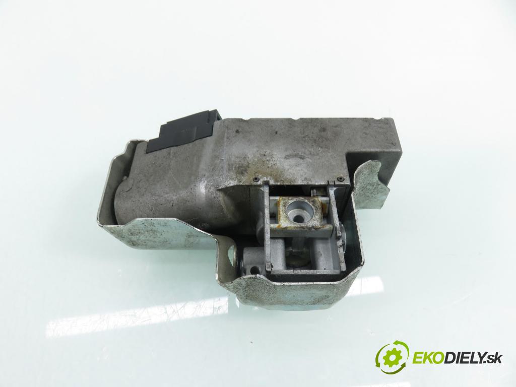 VW PHAETON (3D1, 3D2, 3D3, 3D4, 3D6, 3D7, 3D8, 3D9) SEDAN 2006 165,00 3.0 TDI 2967,00 blokáda tyče volantu 4E0905852D