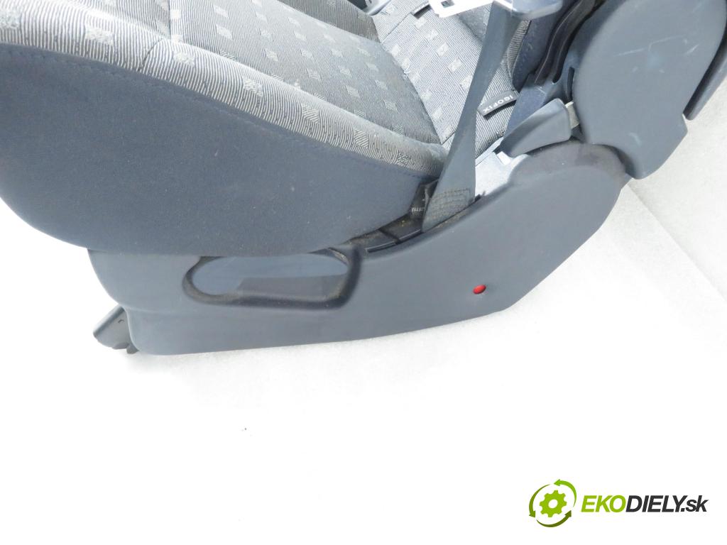 RENAULT ESPACE IV (JK0/1_) MINIVAN 2004 85,00 1.9 dCi 116 - F9Q 820 1870,00 Sedadlo 2 rad pravy