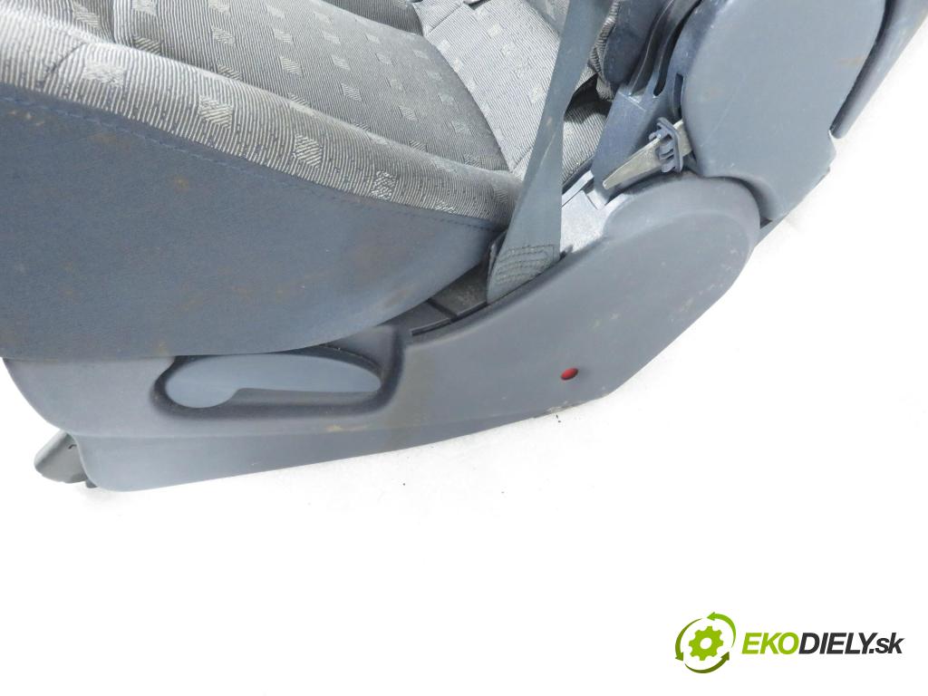 RENAULT ESPACE IV (JK0/1_) MINIVAN 2004 85,00 1.9 dCi 116 - F9Q 820 1870,00 Sedadlo 2 rad STREDNÝ: