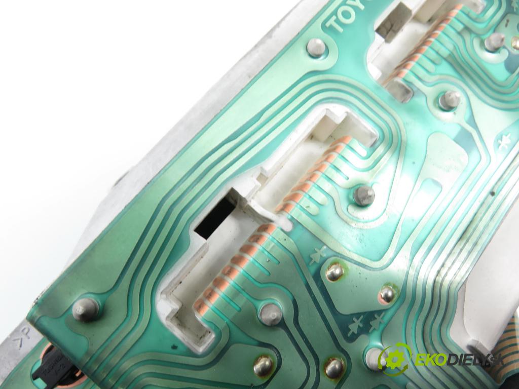 TOYOTA YARIS (_P1_) HB 2001 55,00 1.4 D-4D (NLP10_) - 1ND-TV 1364,00 Prístrojovka elektrický 8380052640 ; 4573000961