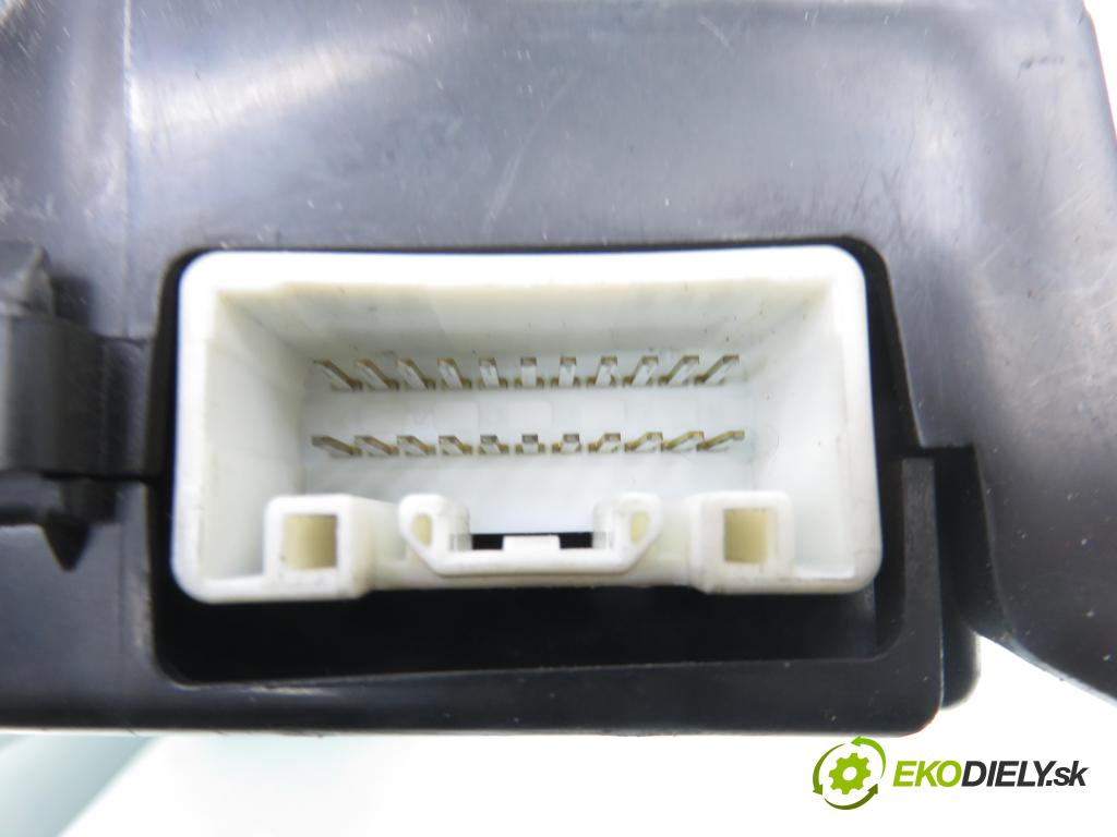 TOYOTA YARIS (_P1_) HB 2001 55,00 1.4 D-4D (NLP10_) - 1ND-TV 1364,00 Prístrojovka elektrický 8380052640 ; 4573000961