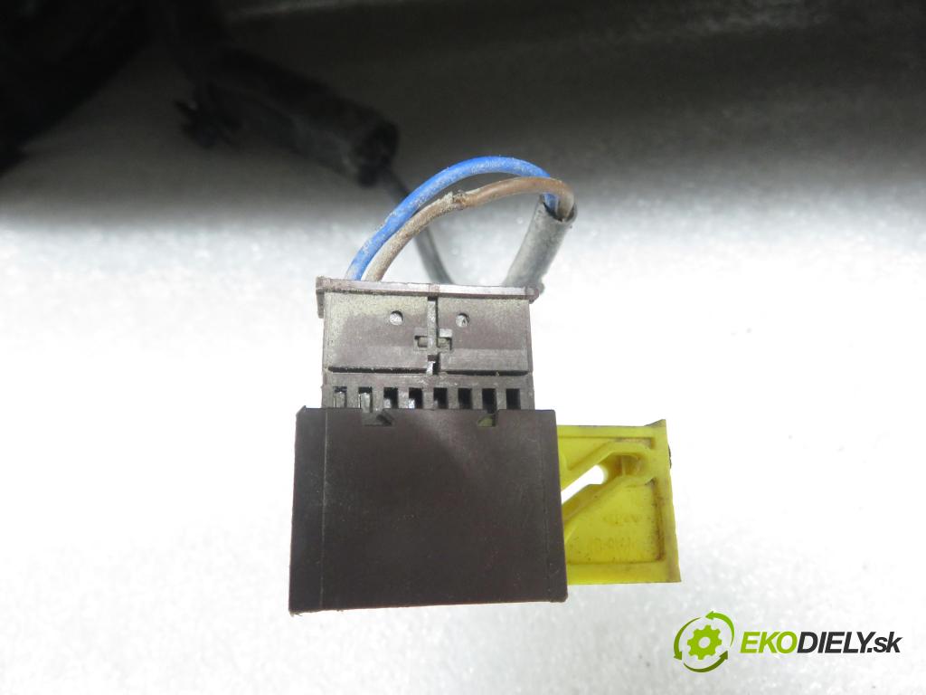 RENAULT TRAFIC II Autobus (JL) BUS 2005 74,00 1.9 dCI 100 (JL0C) - F9Q 760 1870,00 Sedadlo CESTUJÚCI/PP