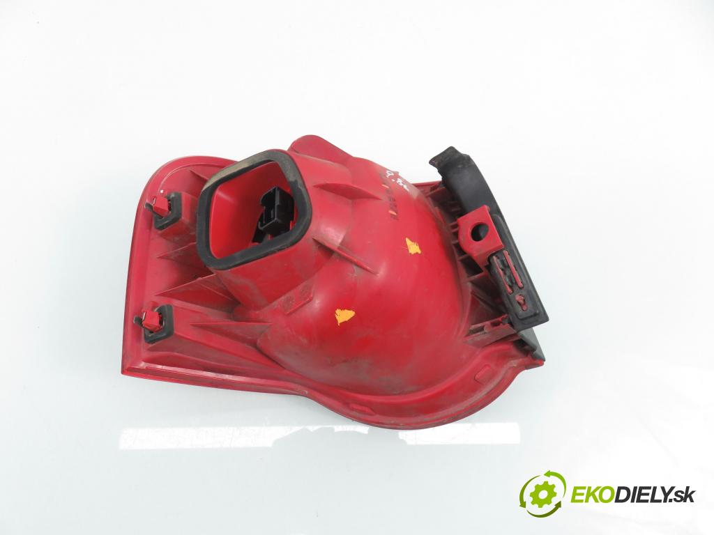 VW PASSAT B6 Variant (3C5) KOMBI 2006 103,00 2.0 TDI PD 8V 140 - BMP 1968,00 Svetlo pravé zadné 3C9945096