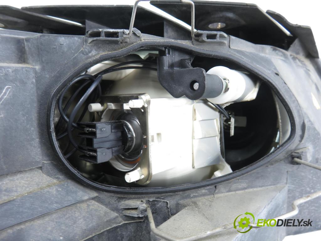 VW PASSAT B6 Variant (3C5) KOMBI 2006 103,00 2.0 TDI PD 8V 140 - BMP 1968,00 světlo LP 3C0941753G