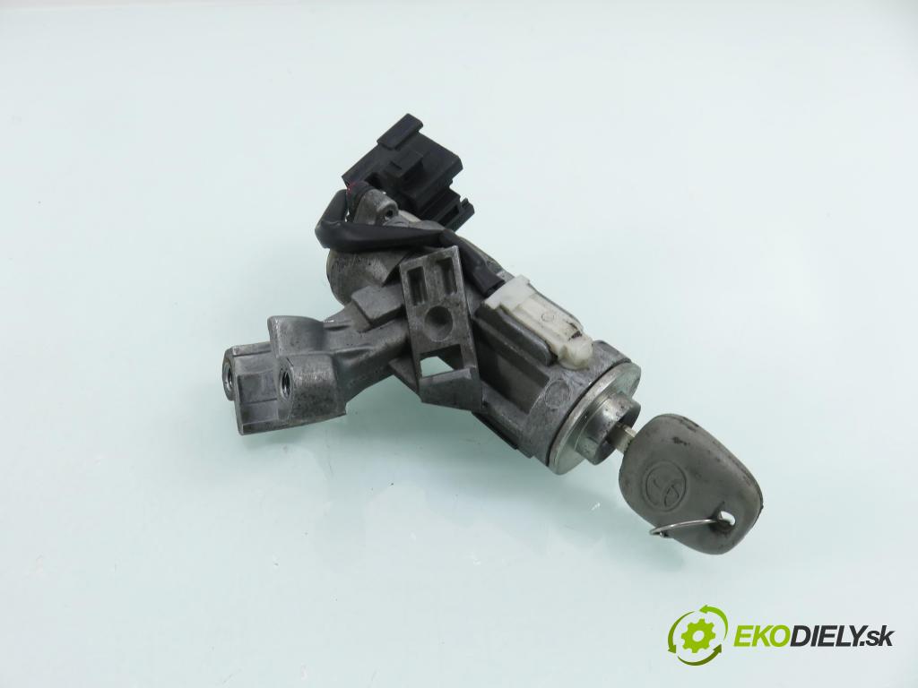 TOYOTA YARIS (_P1_) HB 2004 50,00 1.0 VVT- i 68 - 1SZ-FE 998,00 spínačka 450200D01 (Spínací skříňka)