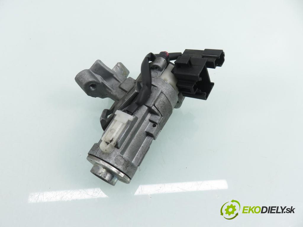 TOYOTA YARIS (_P1_) HB 2004 50,00 1.0 VVT- i 68 - 1SZ-FE 998,00 spinačka 450200D01 (Spínacia skrinka)