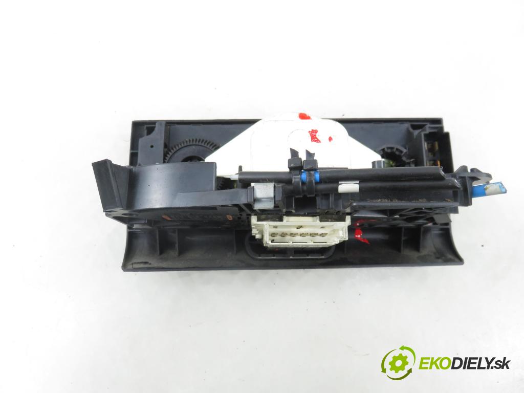 VW PASSAT B3/B4 Variant (3A5, 35I) KOMBI 1996 85,00 2.0 115 - 2E 1984,00 Panel topení KLIMATIZACE: 3A0819045C ; 3A0820045A