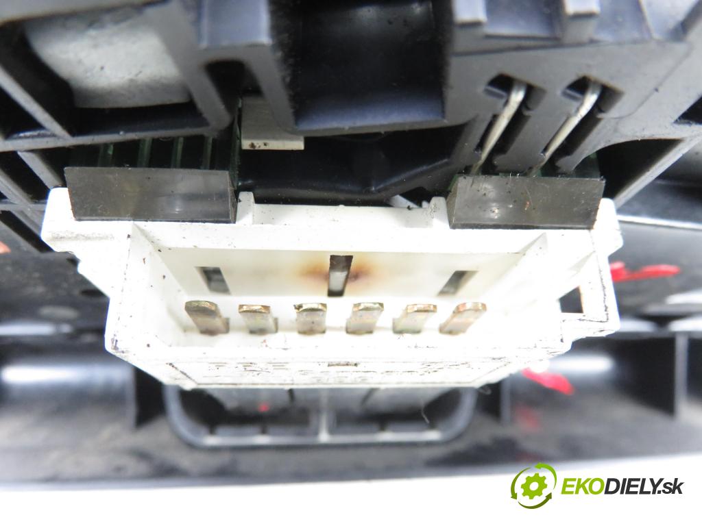 VW PASSAT B3/B4 Variant (3A5, 35I) KOMBI 1996 85,00 2.0 115 - 2E 1984,00 Panel topení KLIMATIZACE: 3A0819045C ; 3A0820045A