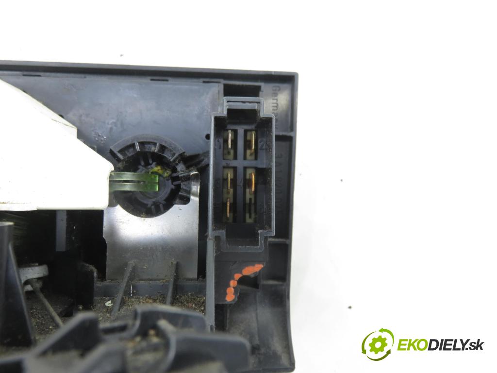 VW PASSAT B3/B4 Variant (3A5, 35I) KOMBI 1996 85,00 2.0 115 - 2E 1984,00 Panel topení KLIMATIZACE: 3A0819045C ; 3A0820045A