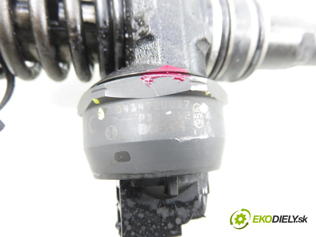 VW GOLF IV (1J1) HB 2002 74,00 1.9 TDI PD 101 - ATD 1896,00 Vstrekovač 038130073AJ ; 0414720037 (Vstrekovač paliva)