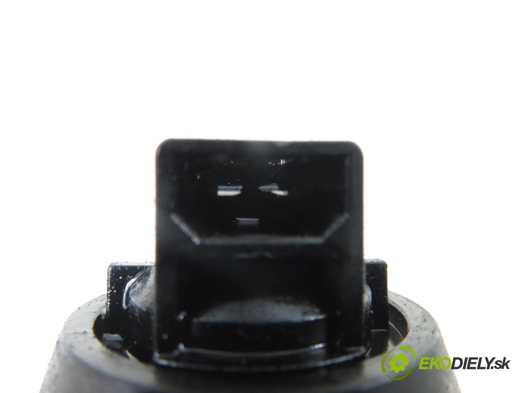 VW GOLF IV (1J1) HB 2002 74,00 1.9 TDI PD 101 - ATD 1896,00 Vstrekovač 038130073AJ ; 0414720037 (Vstrekovač paliva)