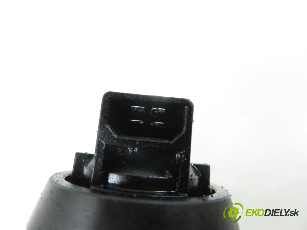 VW GOLF IV (1J1) HB 2002 74,00 1.9 TDI PD 101 - ATD 1896,00 Vstrekovač 038130073AJ ; 0414720037 (Vstrekovač paliva)