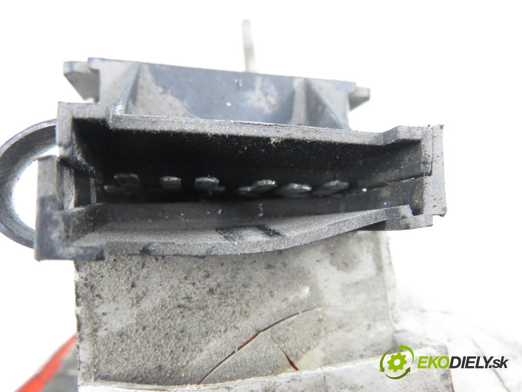 FORD TRANSIT Furgon (FA_ _) FURGON 2008 63,00 2.2 TDCi - P8FA 2198,00 světlo levé zadní