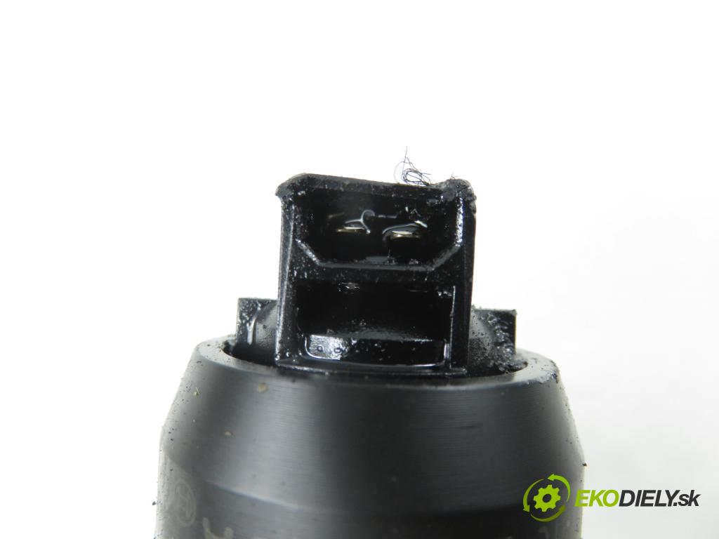 VW TRANSPORTER V Skrzynia (7HA, 7HH, 7EA, 7EH) FURGON 2004 77,00 1.9 TDI PD 105 - AXB 1896,00 Vstrekovač 038130073AG ; 0414720215 (Vstrekovač paliva)