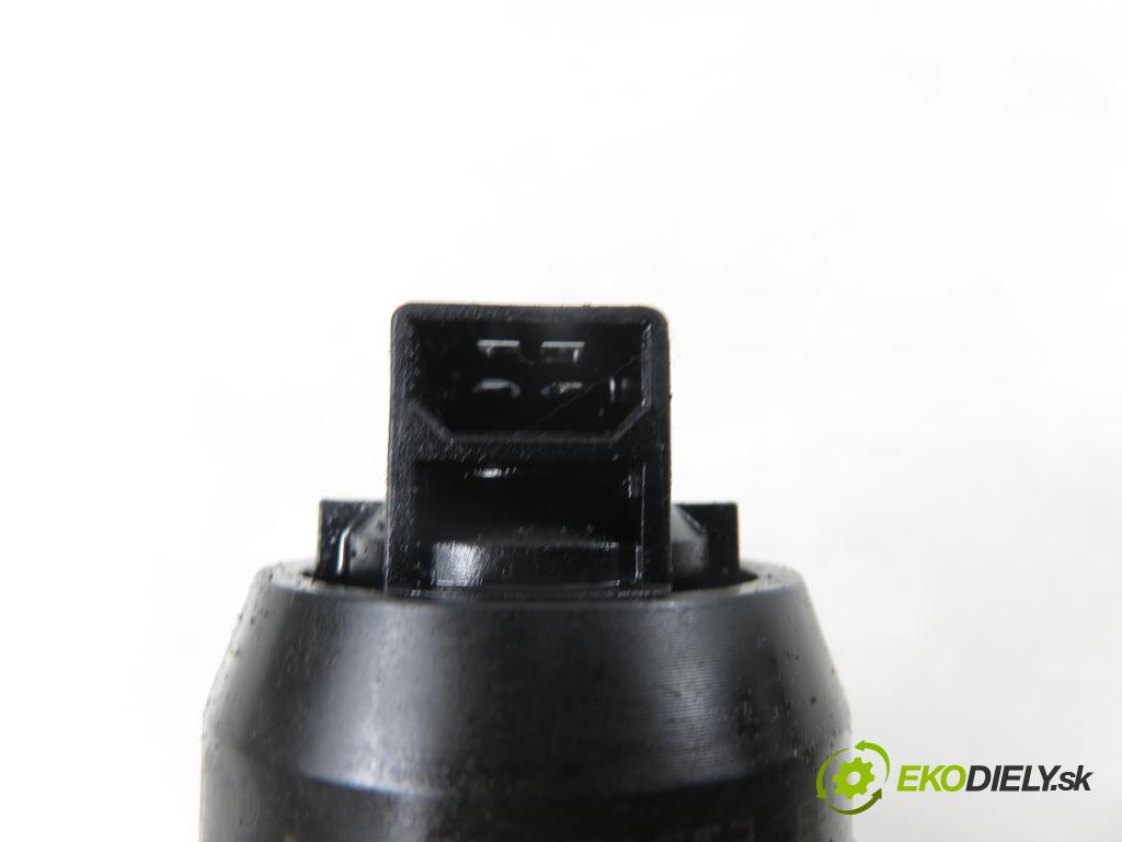 VW GOLF V (1K1) HB 2004 77,00 1.9 TDI PD 105 - BKC 1896,00 Vstrekovač 038130073AG ; 0414720215 (Vstrekovač paliva)