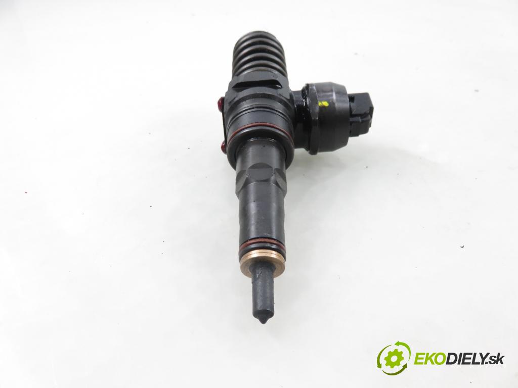 VW GOLF IV (1J1) HB 2002 74,00 1.9 TDI PD 101 - ATD 1896,00 Vstrekovač  038130073AJ ; 0414720037 (Vstrekovač paliva)