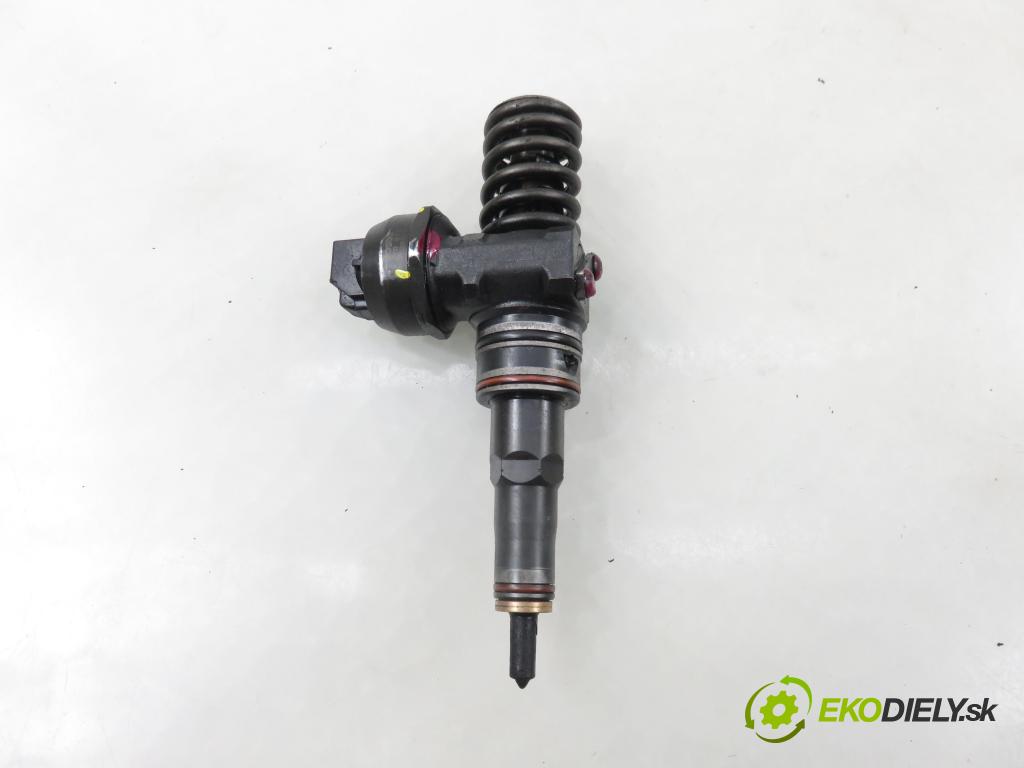 VW GOLF IV (1J1) HB 2002 74,00 1.9 TDI PD 101 - ATD 1896,00 Vstrekovač  038130073AJ ; 0414720037 (Vstrekovač paliva)