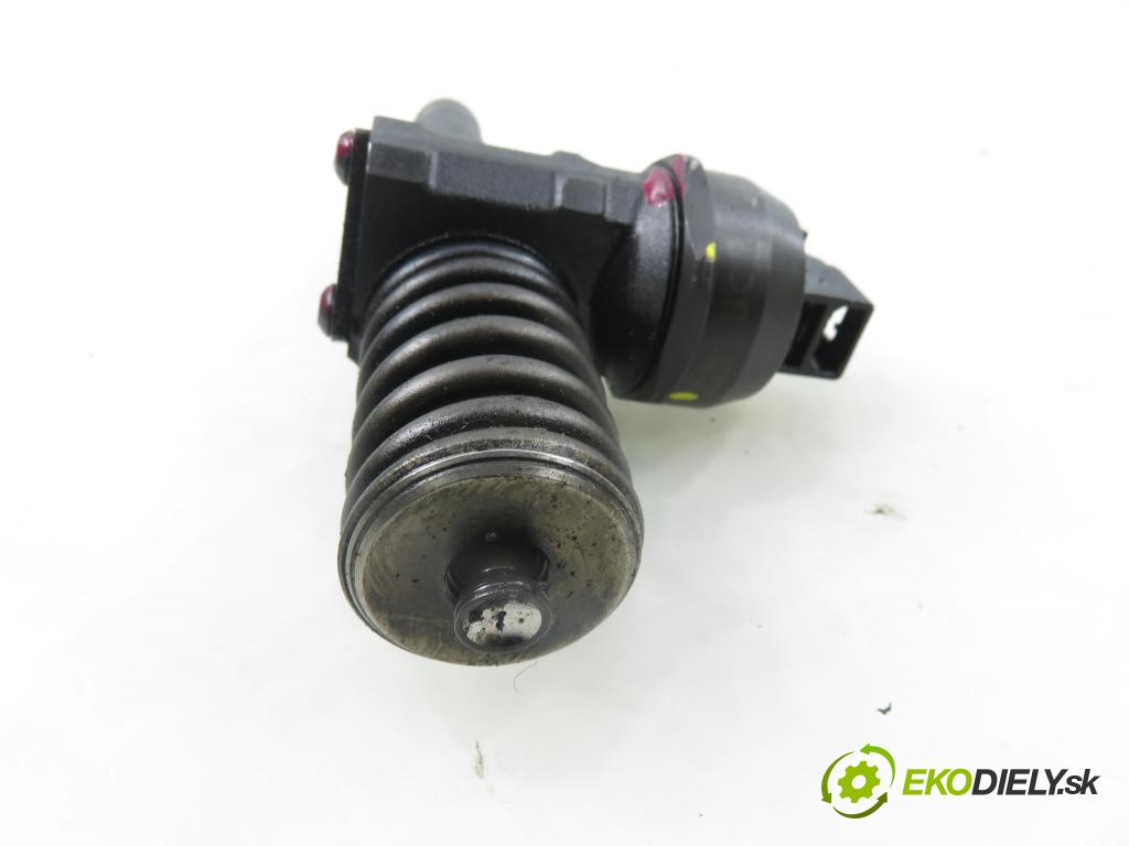 VW GOLF IV (1J1) HB 2002 74,00 1.9 TDI PD 101 - ATD 1896,00 Vstrekovač  038130073AJ ; 0414720037 (Vstrekovač paliva)