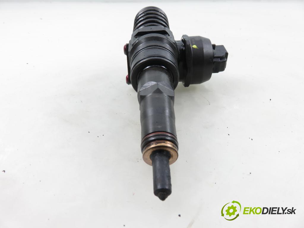 VW GOLF V (1K1) HB 2004 77,00 1.9 TDI PD 105 - BKC 1896,00 Vstrekovač 038130073AG ; 0414720215 (Vstrekovač paliva)