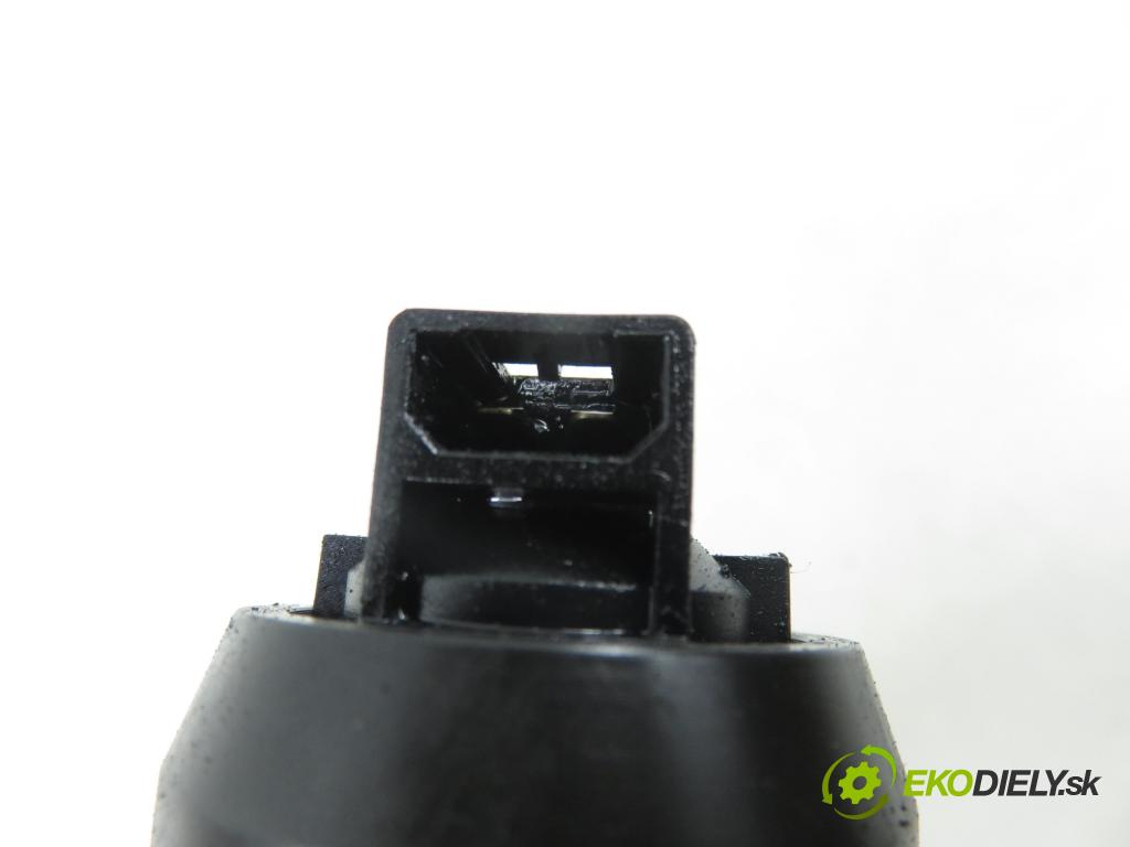 VW GOLF V (1K1) HB 2004 77,00 1.9 TDI PD 105 - BKC 1896,00 Vstrekovač 038130073AG ; 0414720215 (Vstrekovač paliva)