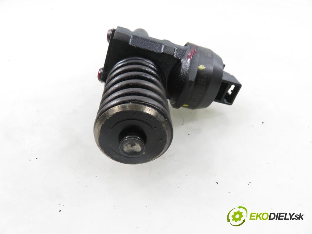 VW GOLF V (1K1) HB 2004 77,00 1.9 TDI PD 105 - BKC 1896,00 Vstrekovač 038130073AG ; 0414720215 (Vstrekovač paliva)