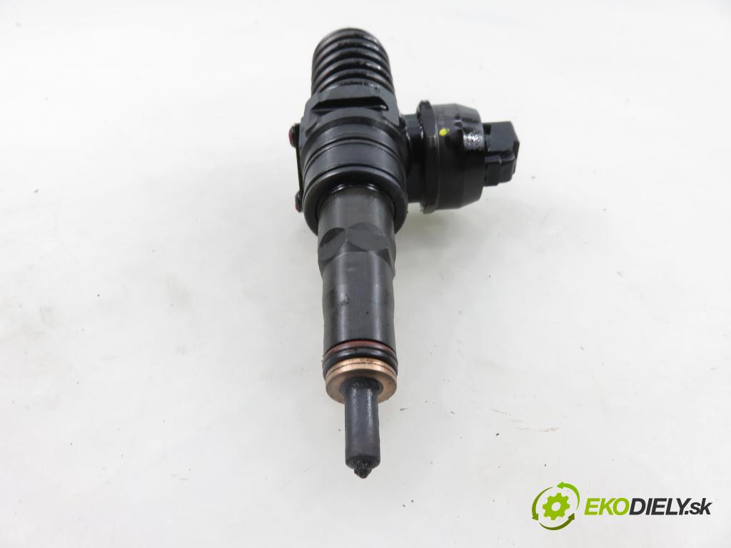 VW GOLF V (1K1) HB 2004 77,00 1.9 TDI PD 105 - BKC 1896,00 Vstrekovač 038130073AG ; 0414720215 (Vstrekovač paliva)