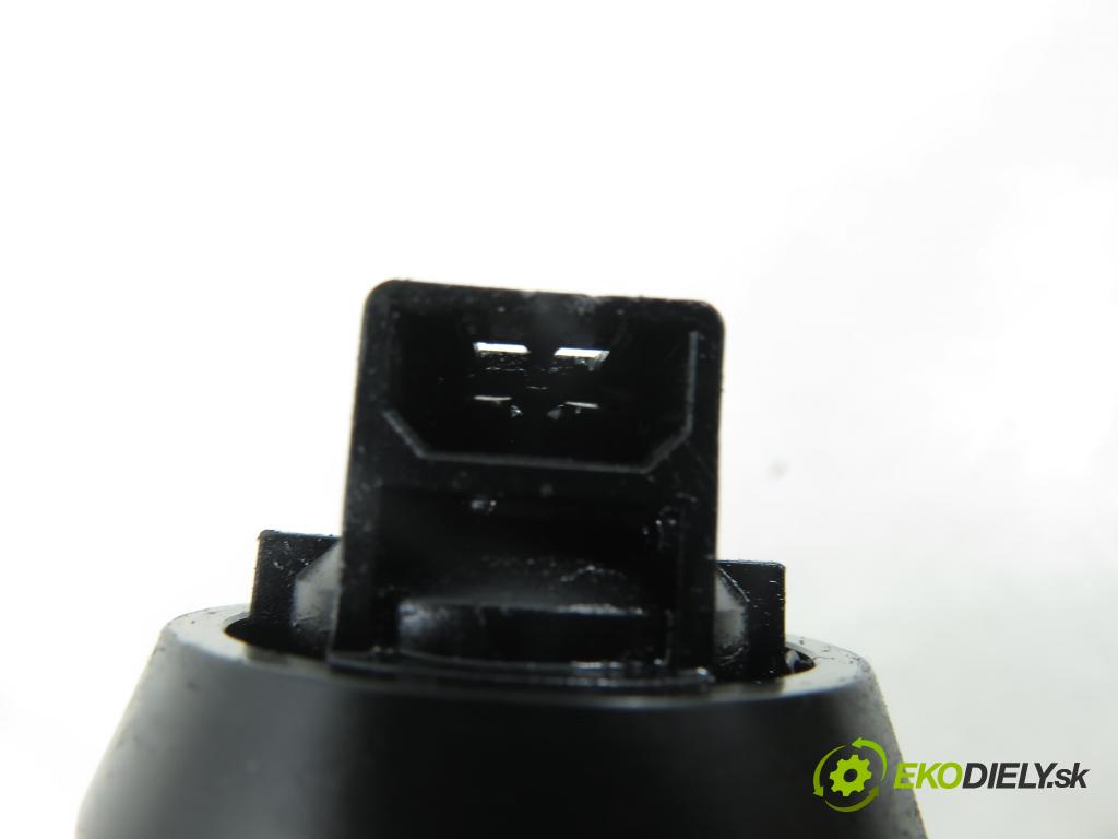 VW GOLF V (1K1) HB 2004 77,00 1.9 TDI PD 105 - BKC 1896,00 Vstrekovač 038130073AG ; 0414720215 (Vstrekovač paliva)