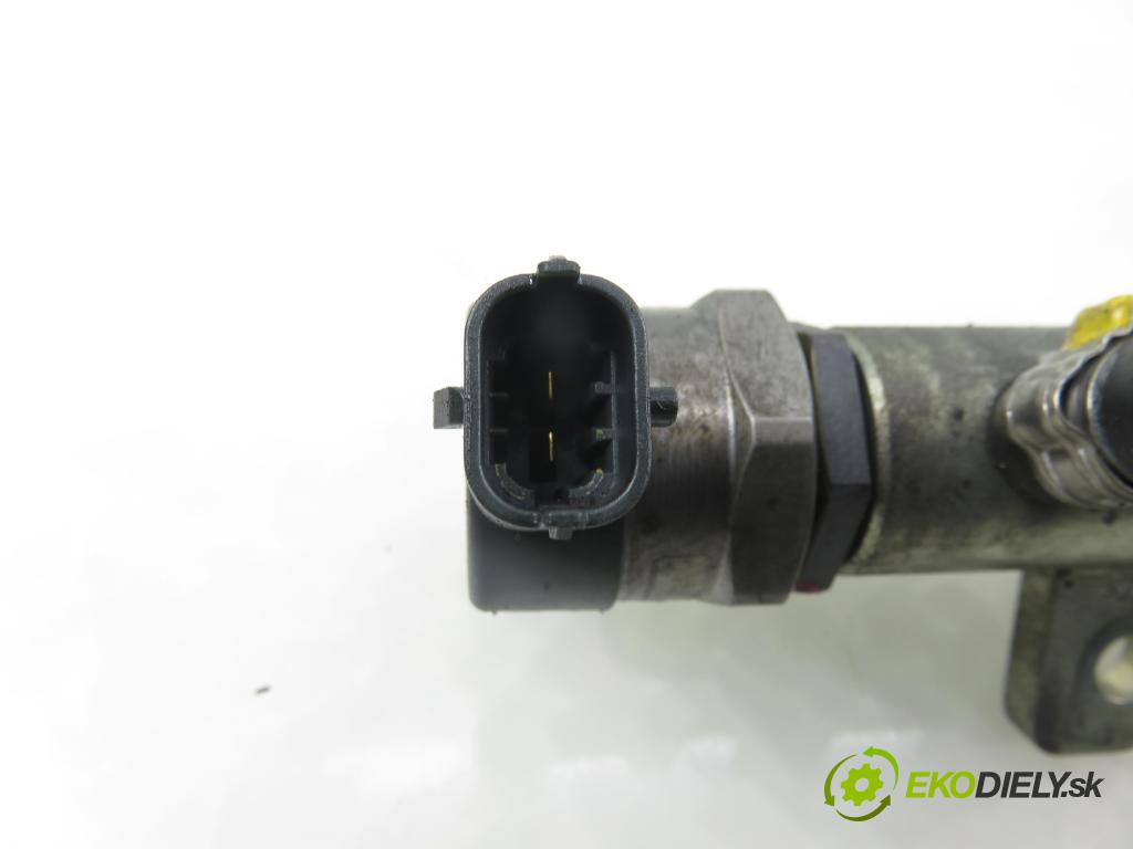 FIAT CROMA (194_) KOMBI 2006 110,00 1.9 D Multijet 150 - 939 A2.000 1910,00 Lišta vstrekovacia 0281002507 ; 55200251 ; 0445214057 (Vstrekovacia lišta)