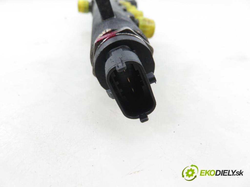 FIAT CROMA (194_) KOMBI 2006 110,00 1.9 D Multijet 150 - 939 A2.000 1910,00 Lišta vstrekovacia 0281002507 ; 55200251 ; 0445214057 (Vstrekovacia lišta)