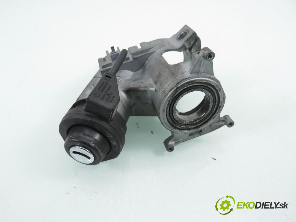 VW PASSAT B3/B4 Variant (3A5, 35I) KOMBI 1996 85,00 2.0 115 - 2E 1984,00 spinačka 357905851 (Spínacia skrinka)