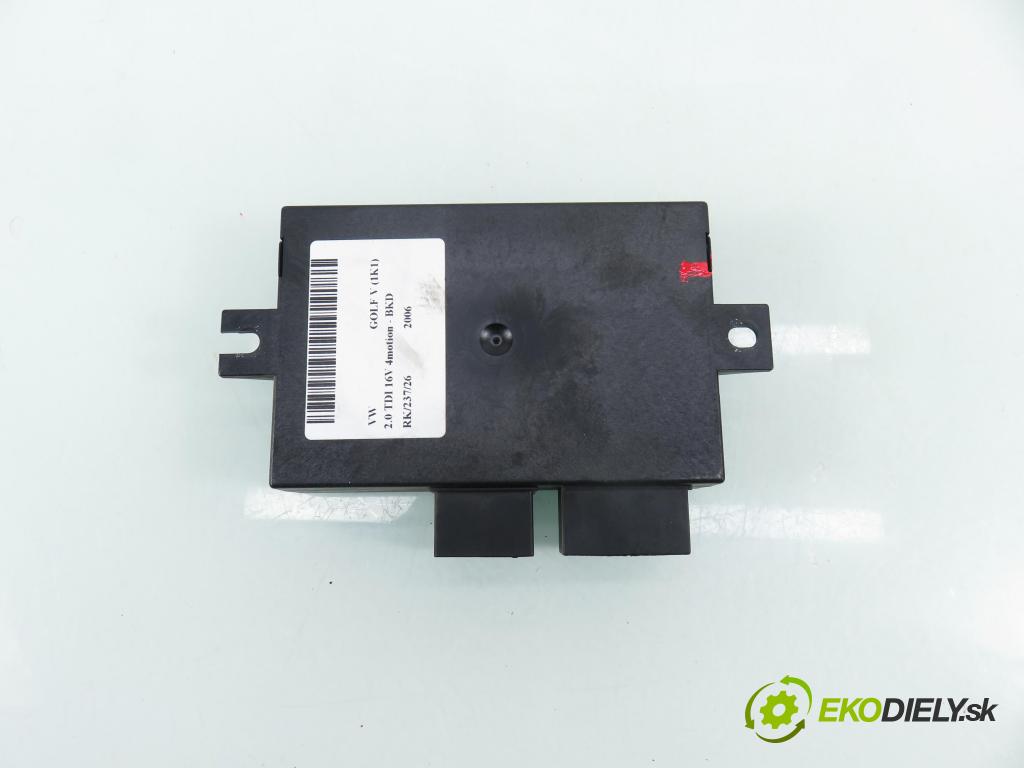 VW GOLF V (1K1) HB (LONG) 2006 103,00 2.0 TDI 16V 4motion - BKD 1968,00 Riadiaca jednotka ťažného oka 8P0907383